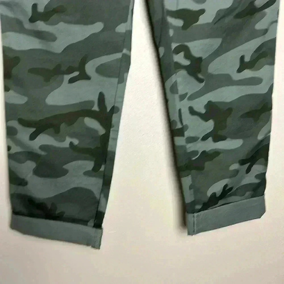 NWT GAP Camo Girlfriend Khaki Stretch Size 6 Mid Rise Green Camouflage Fall - Picture 3 of 12